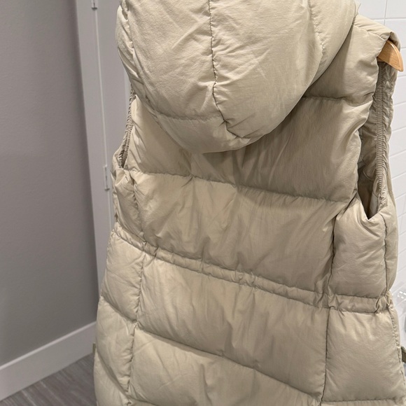 Varley Irving Water Resistant Hooded Vest - Picture 8 of 16